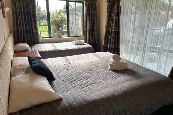 Deluxe Log Cabin Cottage bedroom